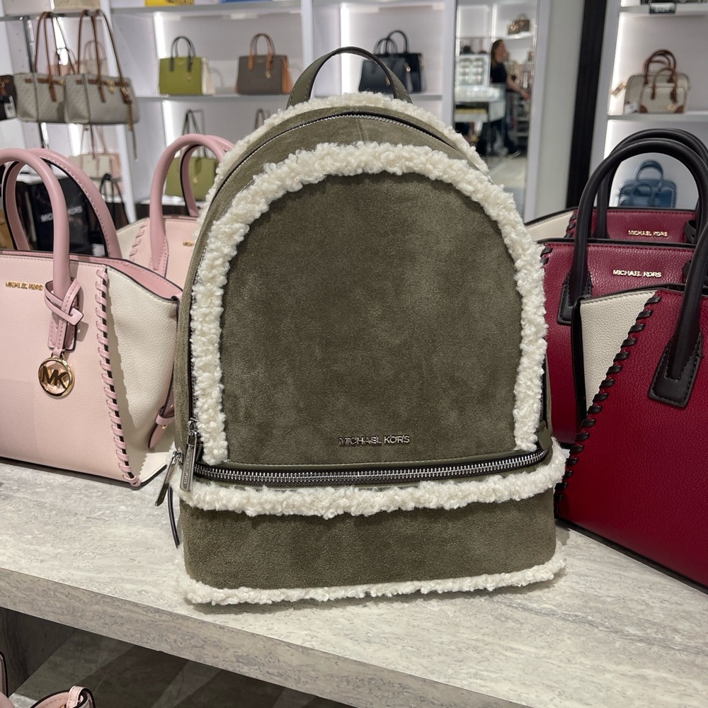 MICHAEL KORS Rhea Medium Suede and Faux Shearling Backpack
Olive
NWT - Picture 7 of 16
